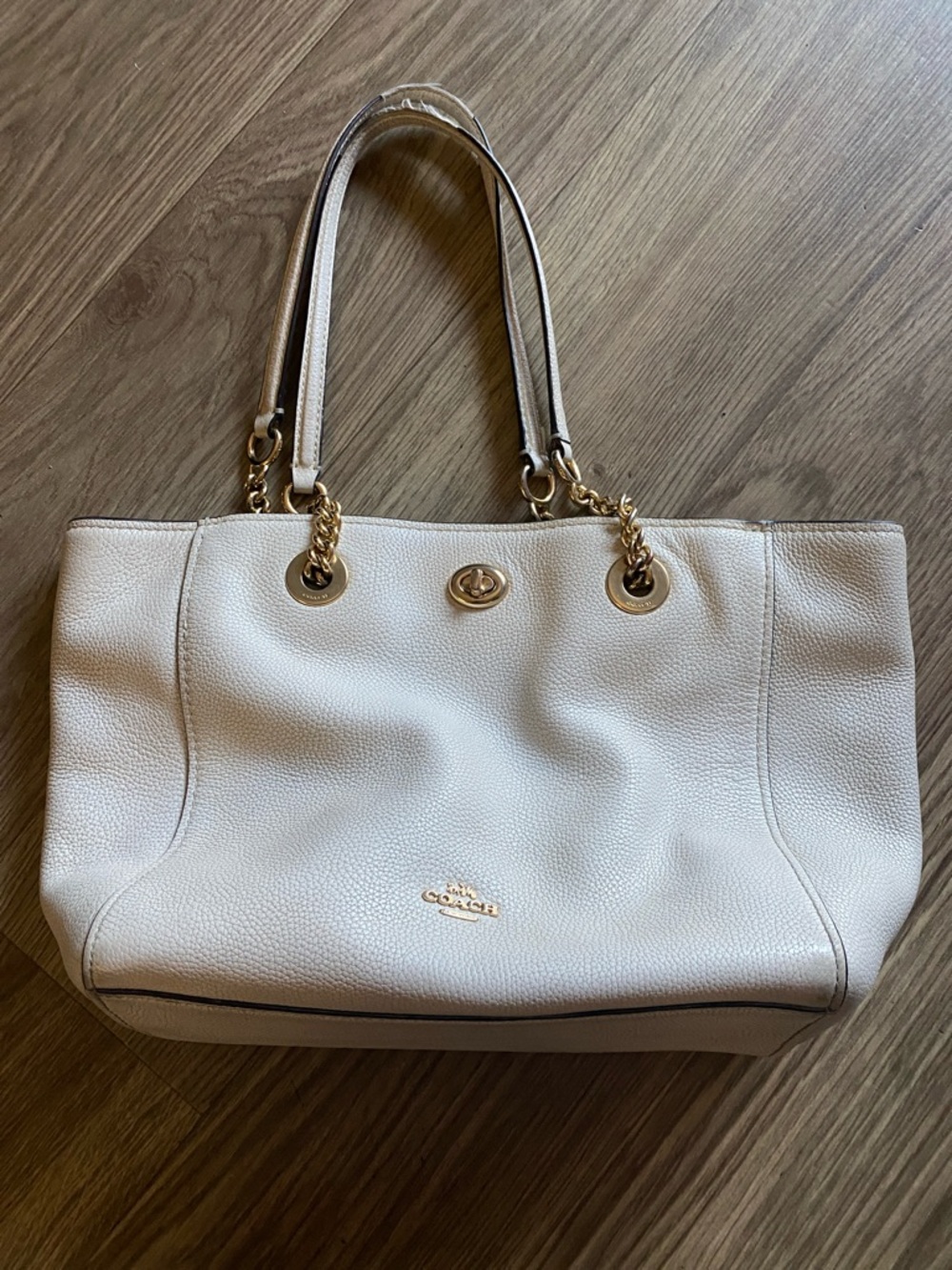 Coach Pebbled Leather Turnlock Tote Bag Beige Gold Chain Large Shoulder Bag
